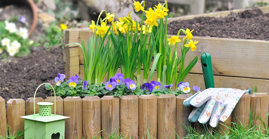 Best Flower Bed Border Ideas For Savvy, How To Make A Wooden Flower Bed Border